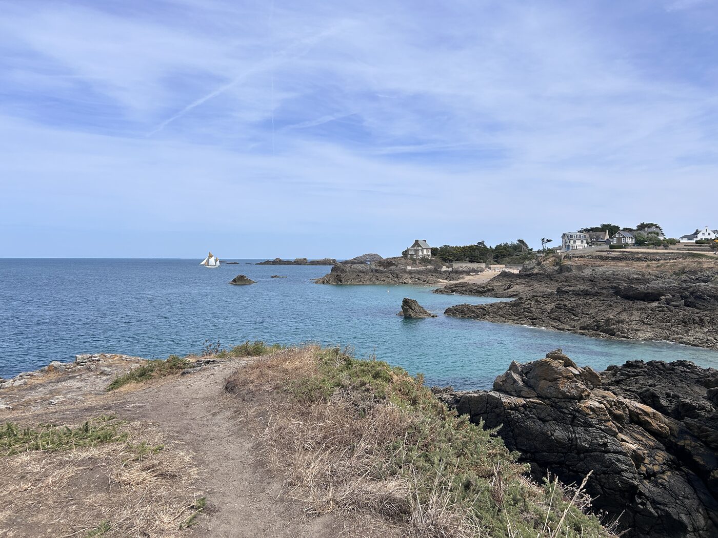 Anse et rochers de la côte